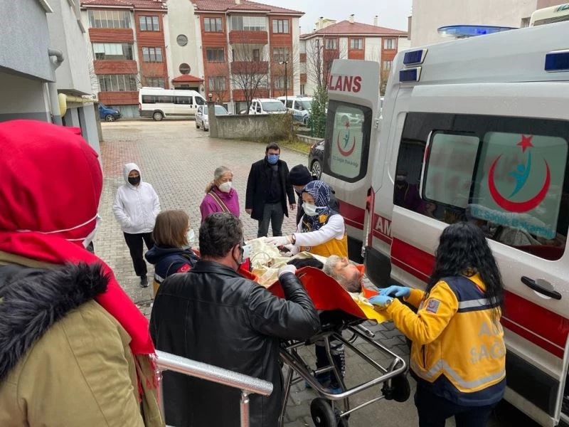 Bolu’da, bakıcısının haber alamadığı yaşlı adam evde baygın bulundu
