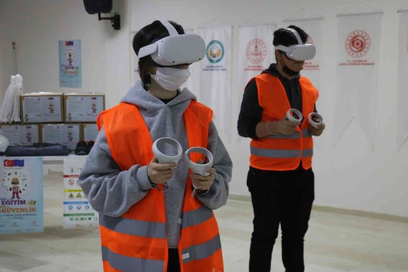 Türkiye’nin ilk metaverse ortamında bilgi yarışması Sivas’ta düzenlendi
