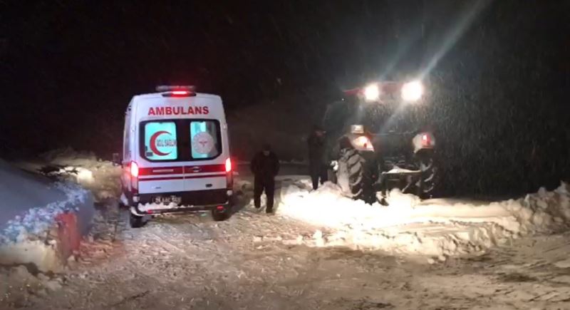 Ekipler kardan yolu kapanan mezrada rahatsızlanan 2 aylık bebek için seferber oldu
