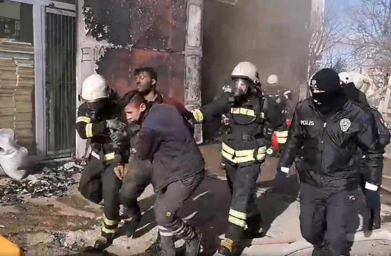 Çorlu’da geri dönüşüm deposundaki yangında can pazarı: 2 yaralı
