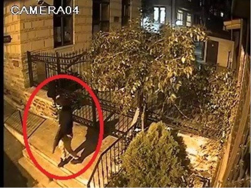 Bursa’da camideki hırsızlık güvenlik kameralarına yansıdı
