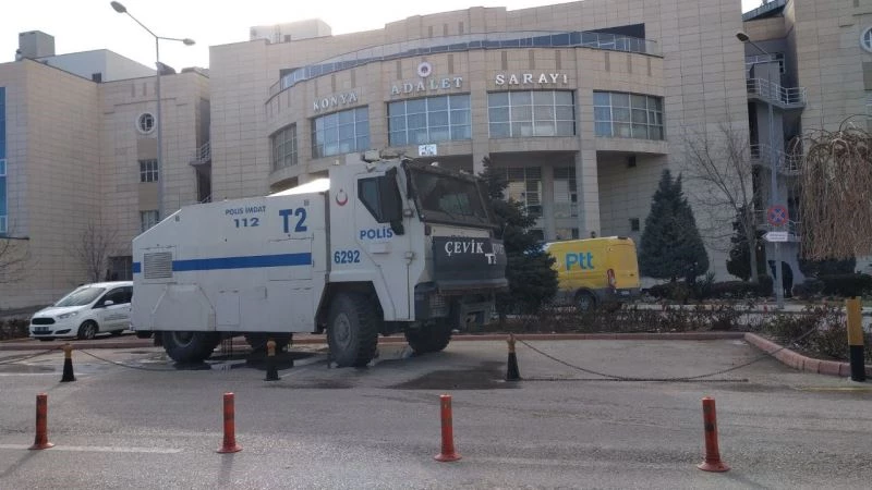 Konya’da aynı aileden 7 kişinin öldürüldüğü saldırıdan önce iki aile arasında çıkan kavgaya ilişkin davanın ilk duruşmasında arbede
