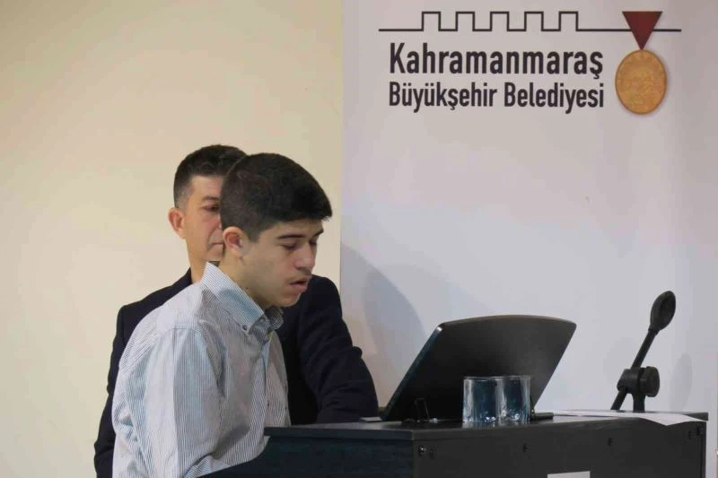 Kahramanmaraş’ta otizmli gençten piyano resitali
