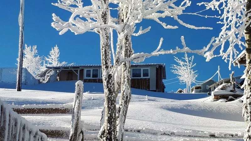 Kar kalınlığı 50 santime ulaştı, ortaya seyrine doyumsuz manzaralar çıktı
