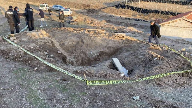 Define ararken kazdığı tünelin altında kalarak can verdi
