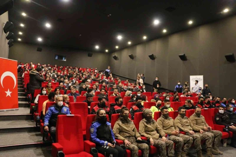 Elazığ Emniyet Müdürlüğü ekipleri, ‘Kesişme: İyi ki Varsın Eren’ filminde bir araya geldi
