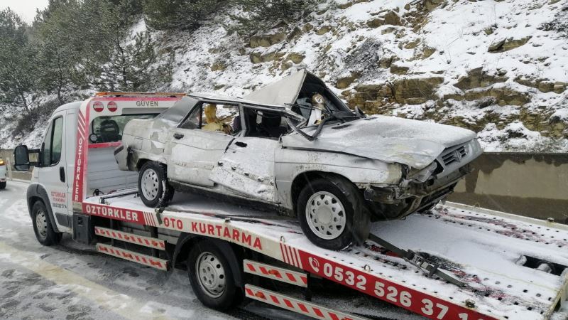TEM’de 12 otomobilin karıştığı zincirleme kazada 2 kişi yaralandı
