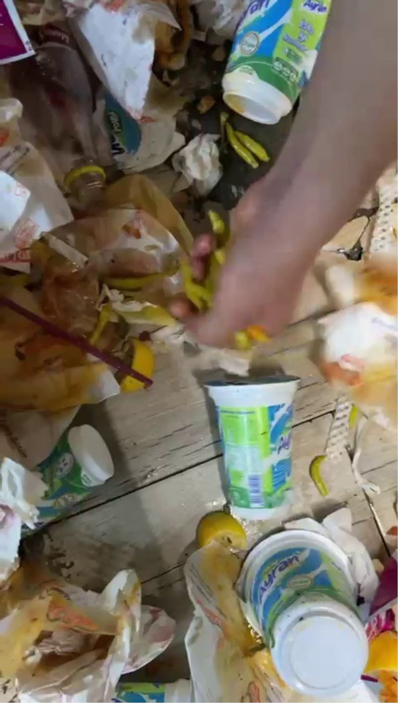 Kadıköy’de tantunicide çöpe dökülen biberleri toplayıp tekrar müşteriye sundular
