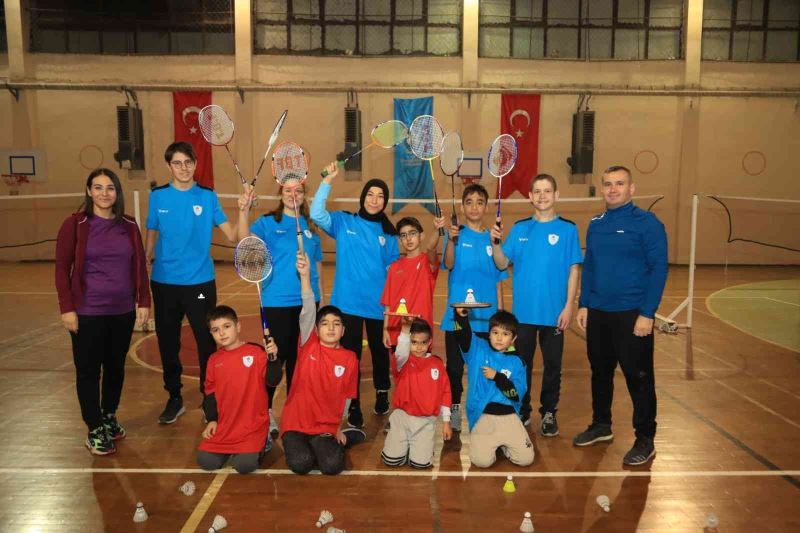 Pamukkale Belediye Spor Kulübü’nün engelli badminton takımı faaliyete geçti
