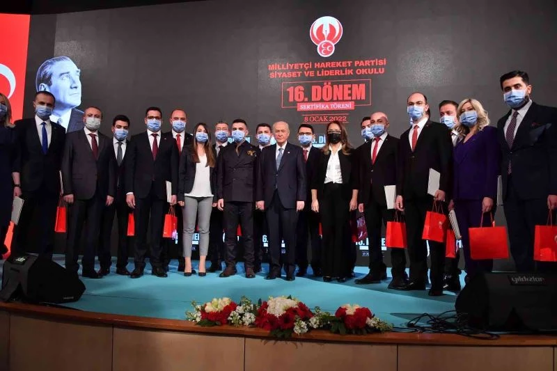 Başkan Kadir Bıyık’ın basın danışmanı siyaset ve liderlik okulundan mezun oldu
