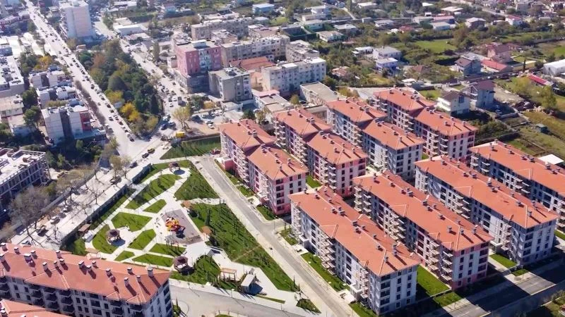 Bakan Kurum: “Arnavutluklu kardeşlerimizin yaralarını sarmak için seferberlik ruhu ile hareket ettik”
