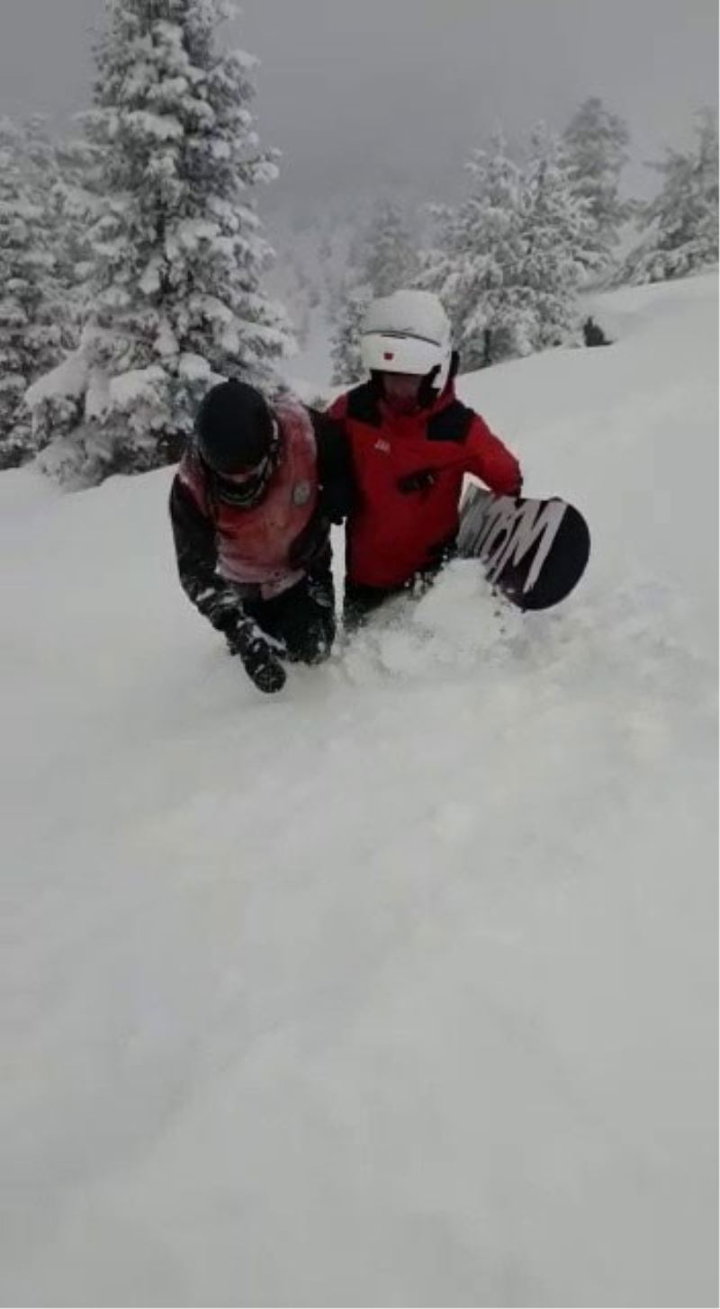 Kartalkaya’da kaybolan tatilciyi JAK ekipleri kurtardı
