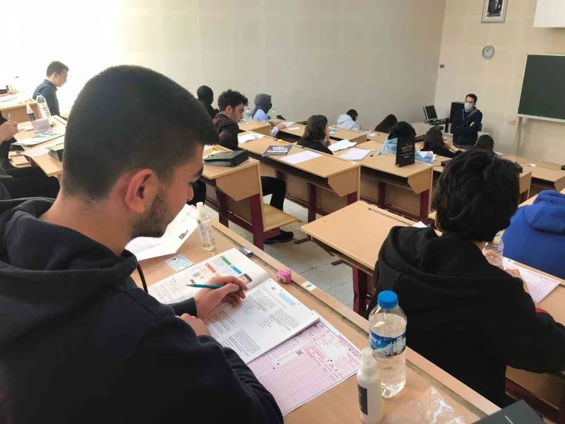 Prof. Dr. Necmeddin Erbakan Fen Lisesi öğrencilerine ÖSYM standartlarında deneme sınavı
