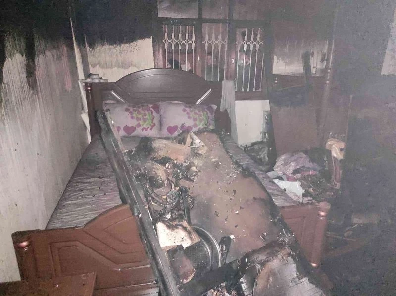 Tarsus’taki yangınlarda araba ve ev kullanılmaz hale geldi
