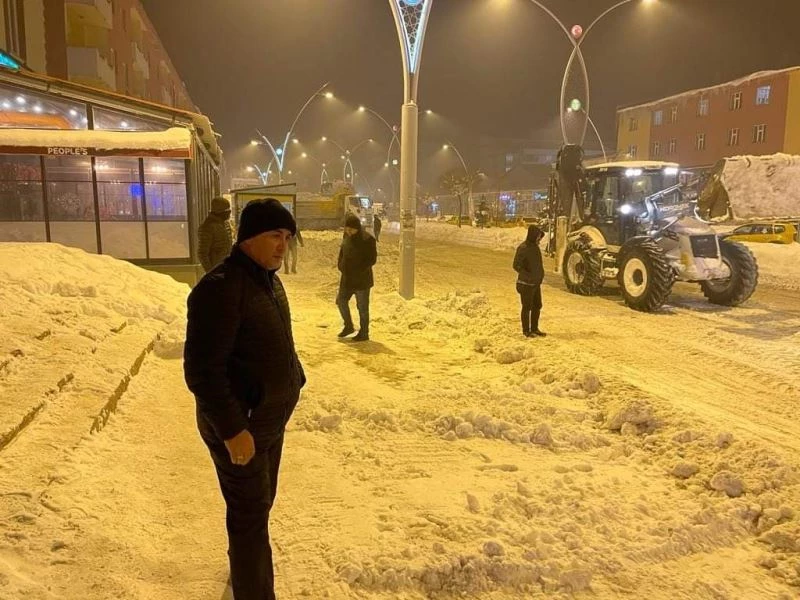Çaldıran’da karla mücadele çalışması

