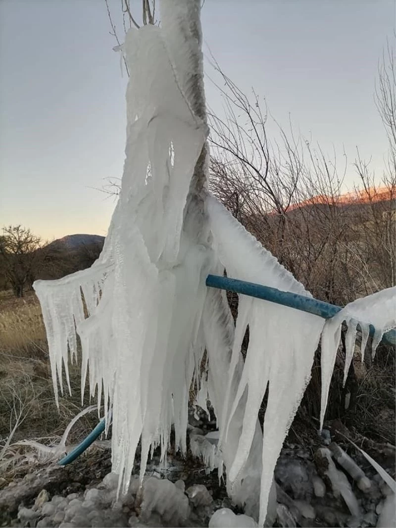 Gerger’de sıcaklık eksi 8 dereceye düştü
