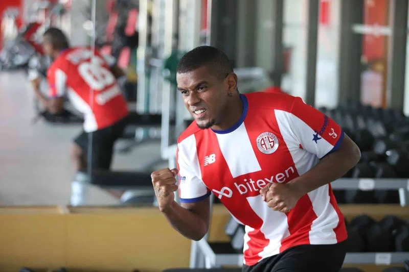 Fernando Lucas Martins, Antalyaspor’da
