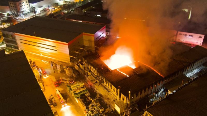 Bursa’daki kimyasal madde fabrikasındaki yangın havadan görüntülendi
