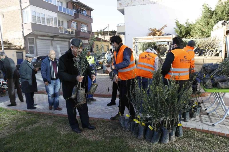 Üreticilere ’Geleceğe Nefes Ol’ sloganı ile binlerce fidan dağıtıldı
