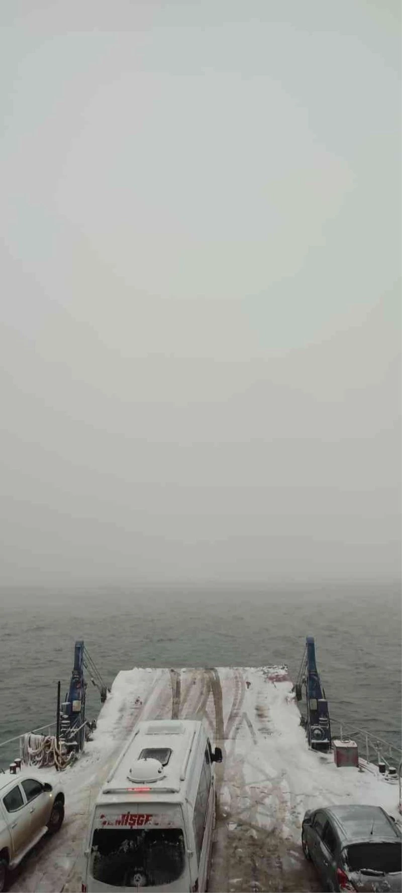 Kar yağışı nedeniyle Çemişgezek feribot seferleri geçici süreliğine durduruldu
