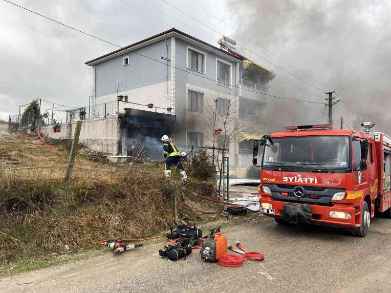Garajda çıkan yangın korku dolu anlara neden oldu
