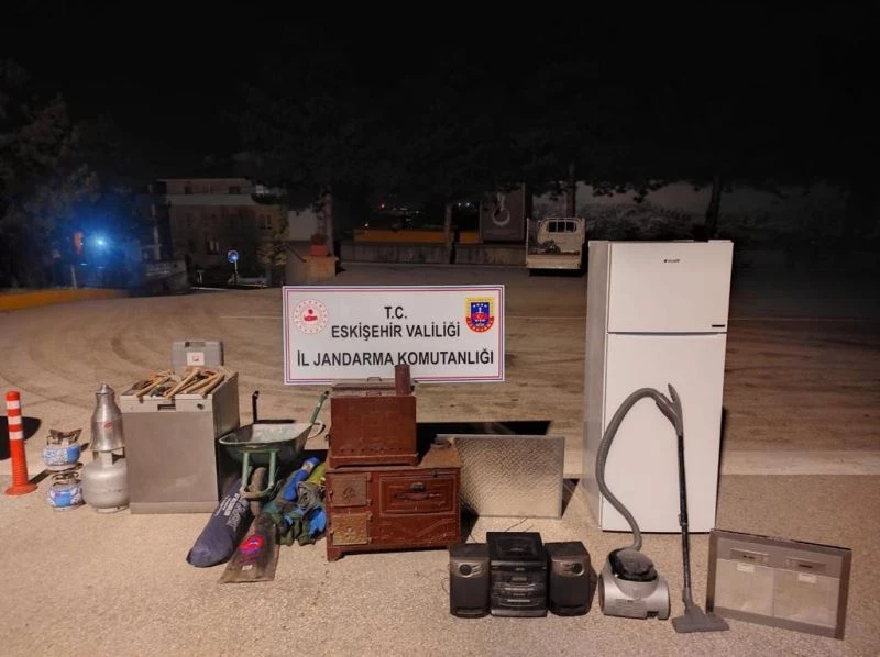 İnkar ettiği çalıntı mallar evindeki aramada bulununca yakayı ele verdi
