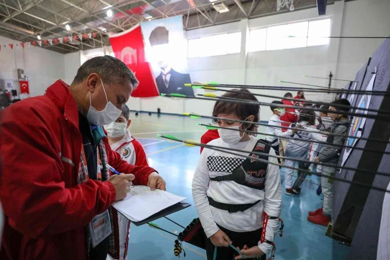 Sincan Belediyesi’nden okçuluk sporuna gönül verenlere destek
