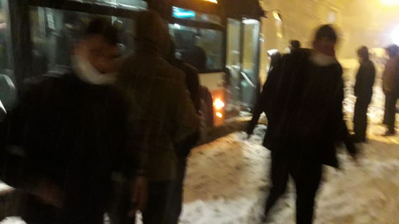 Gaziantep’i kar vurdu: Vatandaşlar yolda kalan araçlarda mahsur kaldı
