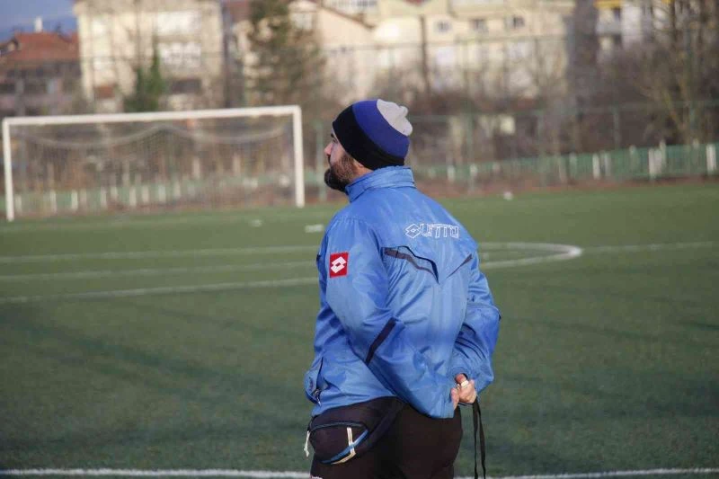Çaydeğirmeni’nde minikler futbola hevesli