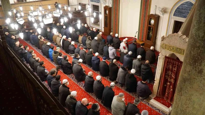 Manisalılar Sultan Camii’nin 500. yılında hatım ve namazda buluştu
