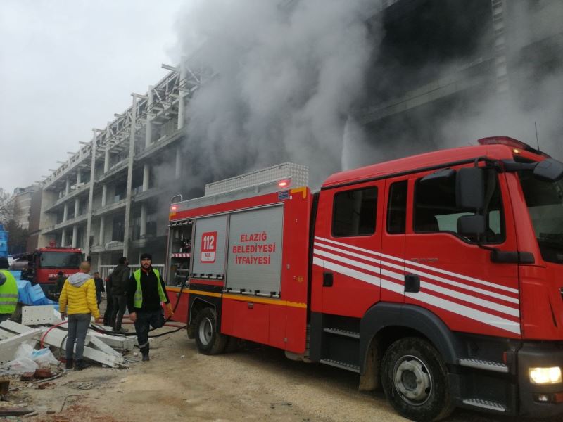 Elazığ’da stadyumdaki yangın söndürüldü
