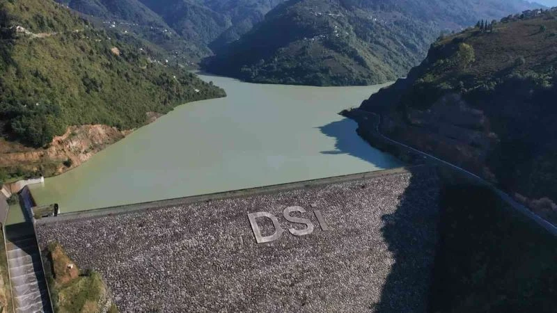 Aralarında 67 km mesafe olan iki barajın su seviyeleri şaşırtıyor
