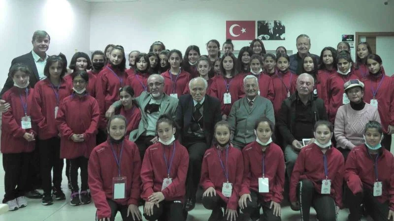 Emekli öğretmenler Kır Çiçeklerini ziyaret etti
