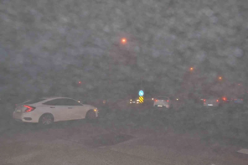 Çorlu’da yoğun sis: Göz gözü görmüyor
