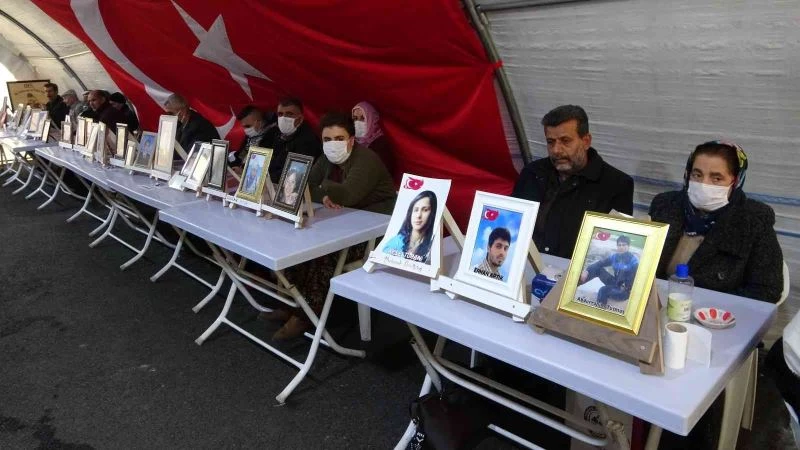 Acılı aileler 2022 yılının ilk günlerinde de evlatlarının yolunu gözlüyor
