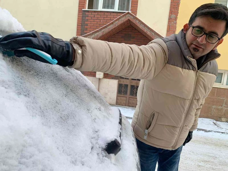 Camları buzla kaplanan araçlarınızı temizlerken bu önerileri dikkate alın
