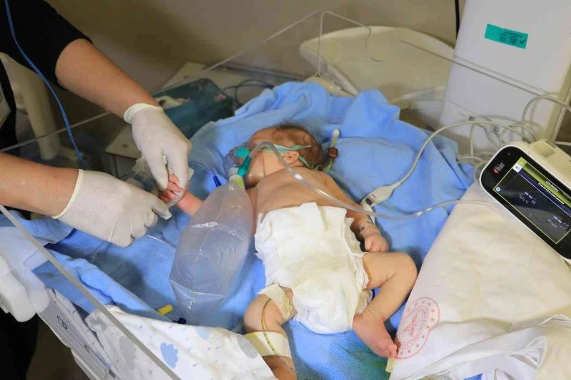 Hasta bebeğiyle otoyolda 12 saat mahsur kalan baba konuştu
