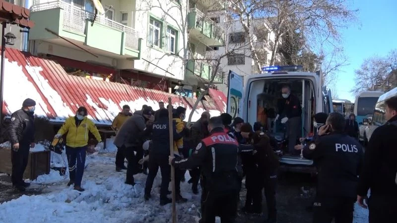 Üzerine demir branda düşen kadın hayatını kaybetti
