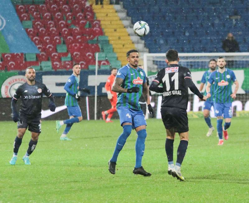 Spor Toto Süper Lig: Çaykur Rizespor: 2 - Antalyaspor: 1 (Maç sonucu)
