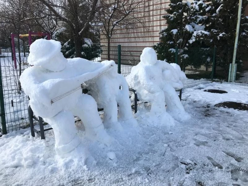 Devrek’te kardan Aşık Veysel figürü yaptılar
