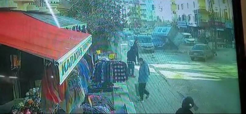 Başkent’te dolmuşun devrildiği anlar kamerada
