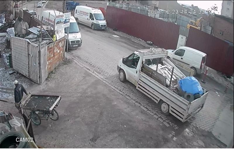 Jandarma hırsızlık olayını aydınlattı, şüpheli 4 kişiden 3’ü yakalandı
