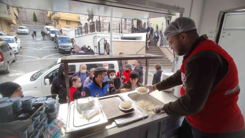 Türk Kızılay Manisa Şubesinden pilav hayrı
