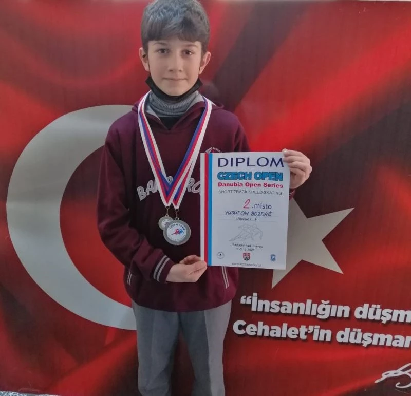 Bozdağ Short Track’ta gümüş madalya kazandı
