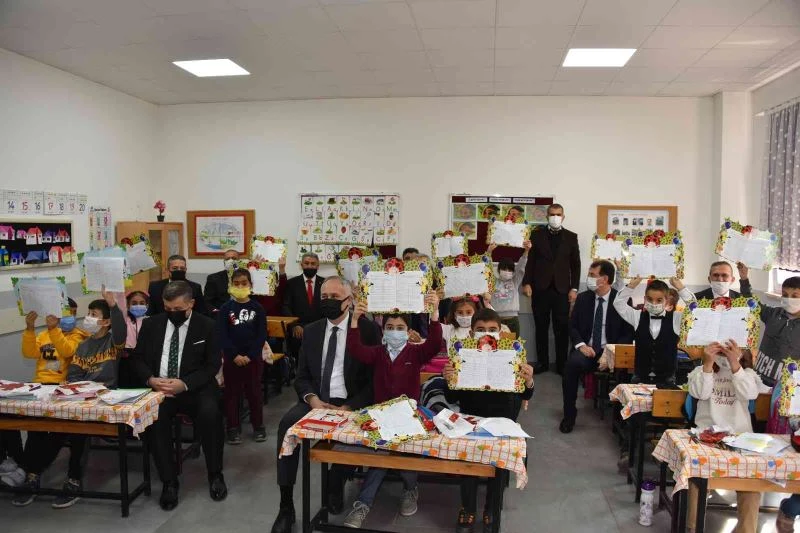 Manisa’da 258 bin 944 öğrenci karne heyecanı yaşadı
