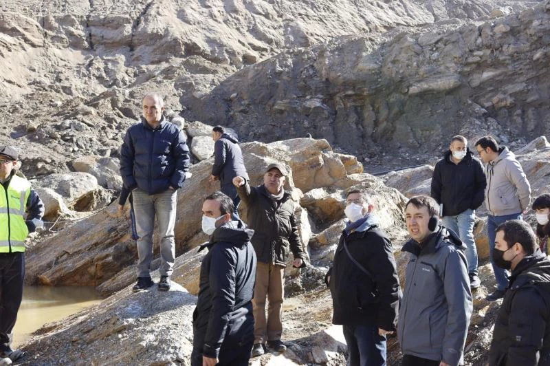 DSİ heyeti, Sarıçay Barajı’nda incelemelerde bulundu
