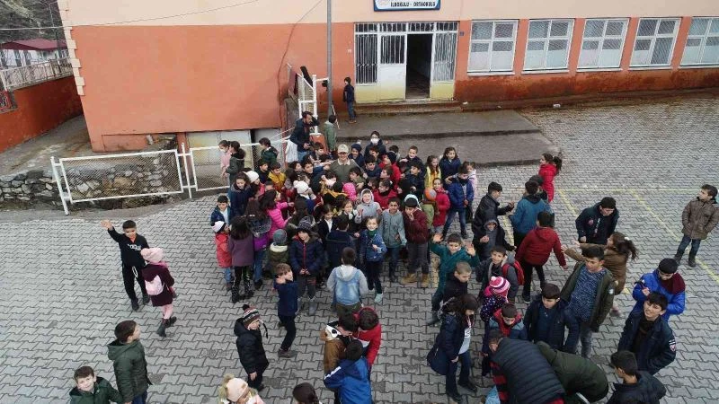 Şırnak’a 2016’da atanan polis, çocukların kahraman abisi oldu
