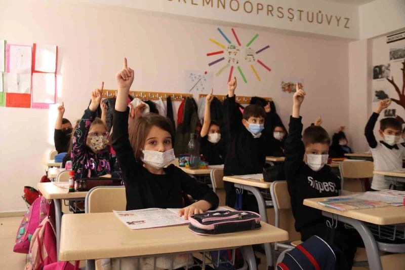 Eskişehir’de 141 bin 513 öğrenci bugün karne alıyor
