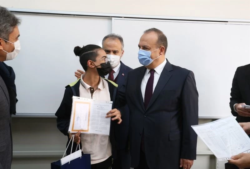 Bursa’da 2021-2022 eğitim öğretim yılının 1. dönemi karne töreniyle sona erdi
