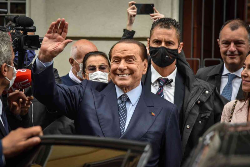 İtalya’nın eski Başbakanı Berlusconi cumhurbaşkanlığına aday olmayacak
